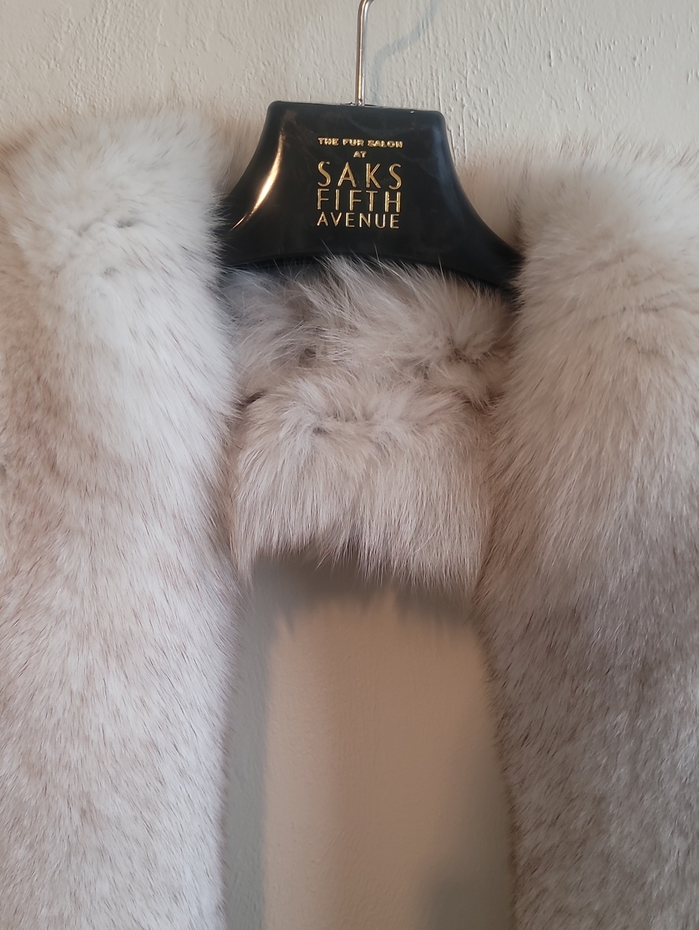 Saks 5th Ave Norwegian White Fox Fur Stole / Scarf / Wrap - Picture 2 of 3